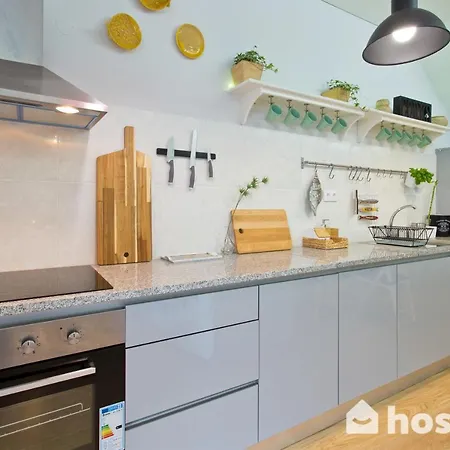 Host Wise - Comfortable Stunning Flats - Center