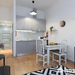 Host Wise - Comfortable Stunning Flats - Center بورتو