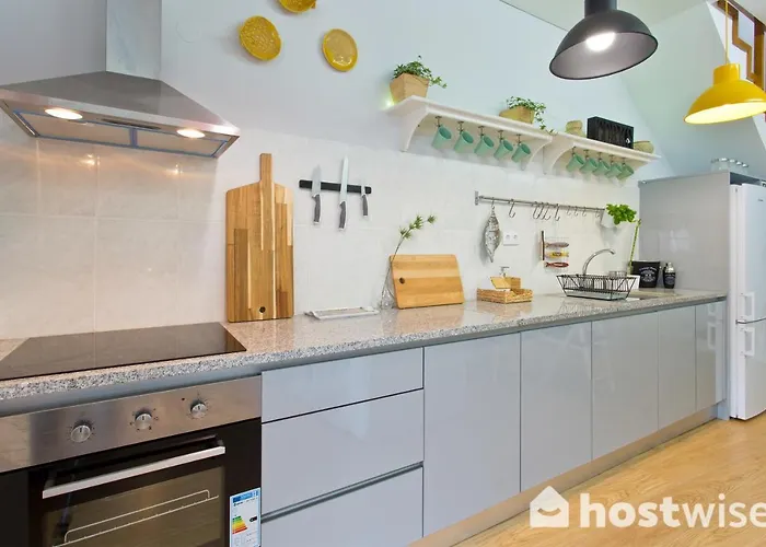 Host Wise - Comfortable Stunning Flats - Center