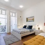 Host Wise - Comfortable Stunning Flats - Center *