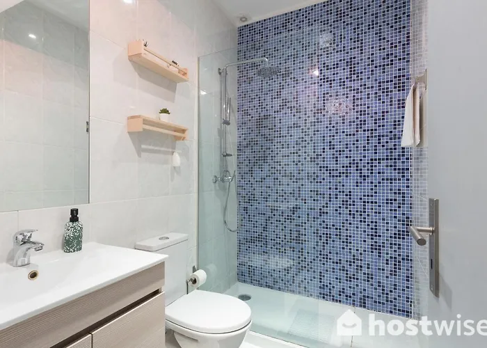 Host Wise - Comfortable Stunning Flats - Center