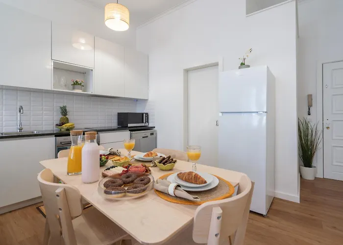 Host Wise - Comfortable Stunning Flats - Center *