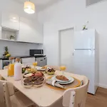 Host Wise - Comfortable Stunning Flats - Center *